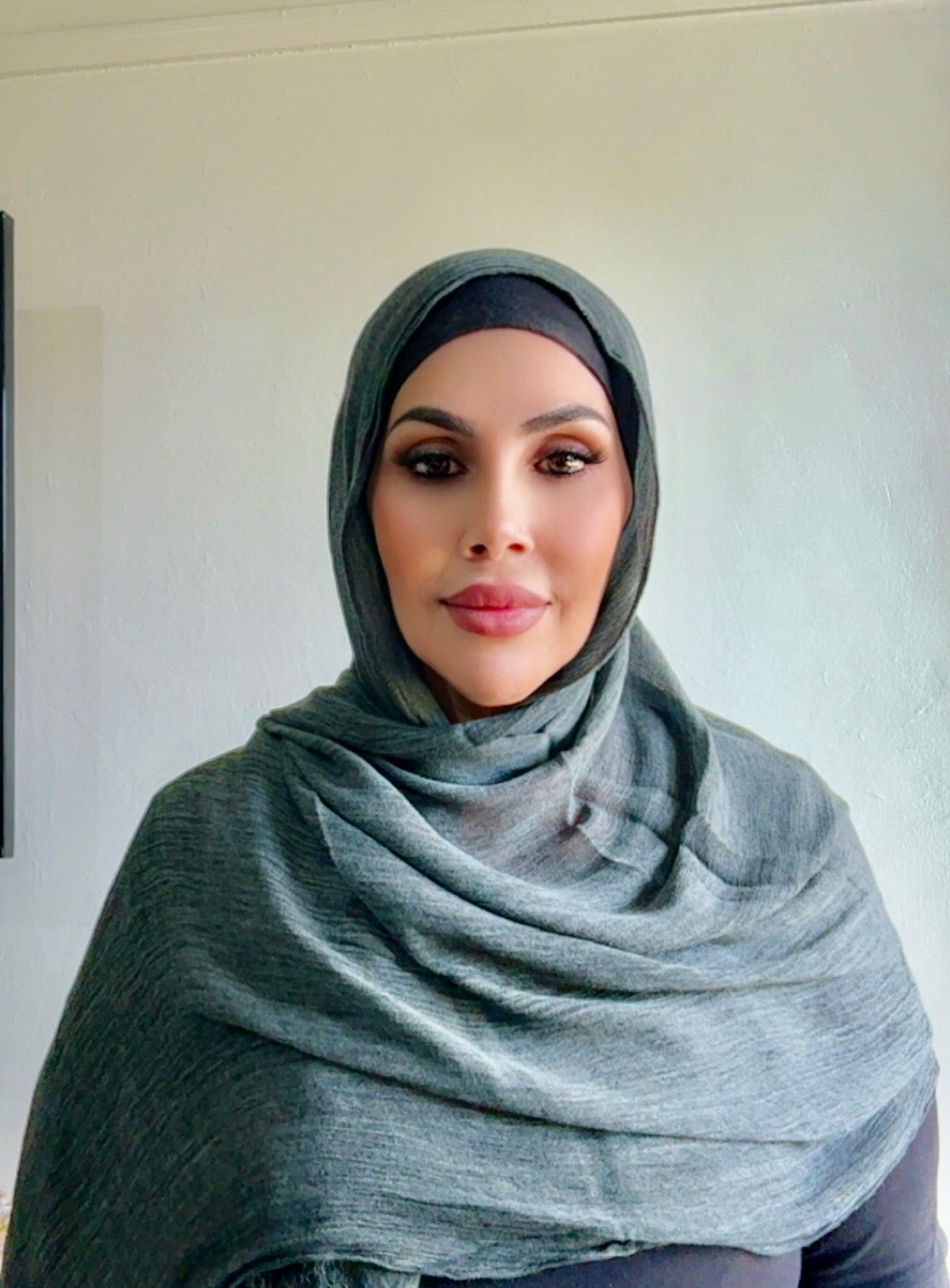 Textured rayon hijab black