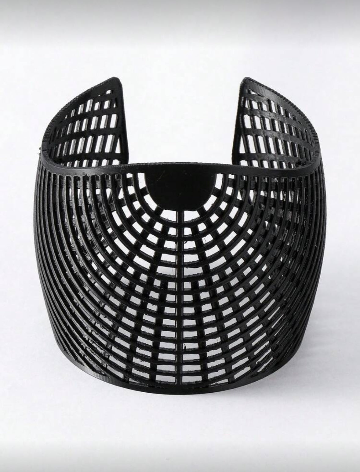 Non-slip undercap insert