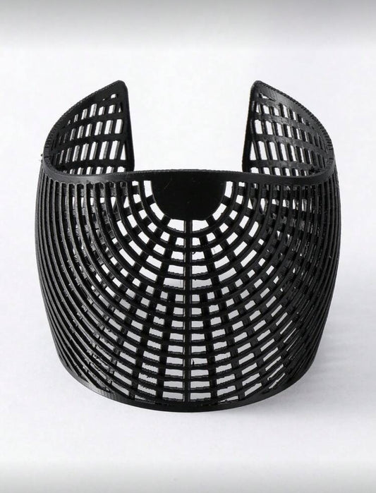 Non-slip undercap insert